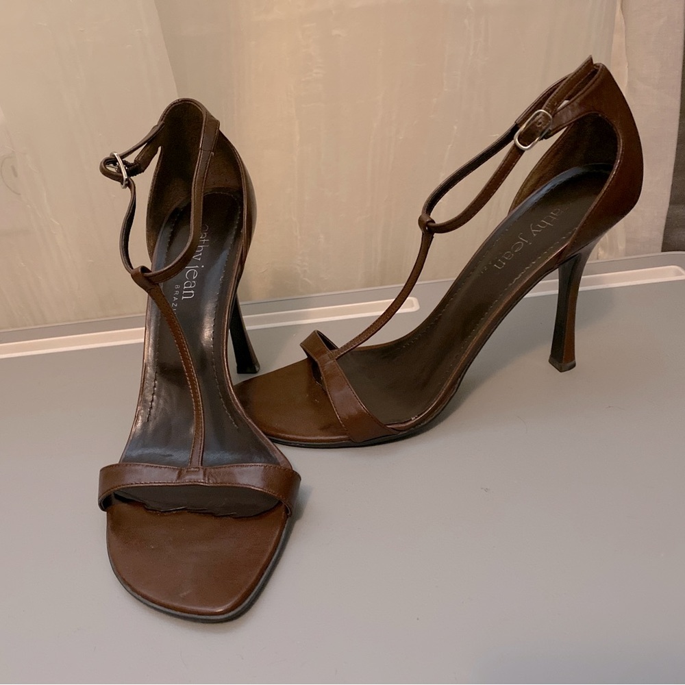 Cathy Jean Brizil
Chocolate Class T-Strap Stilettos 
9M